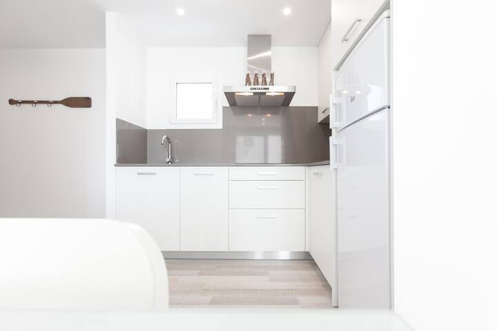 Second line beach apartment, two bedrooms with ter gallery image 3