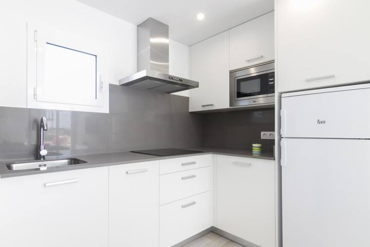 Second line beach apartment, two bedrooms with ter gallery image 5