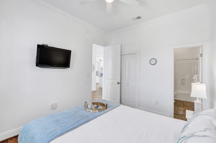 Dormitorio en el segundo piso con baño