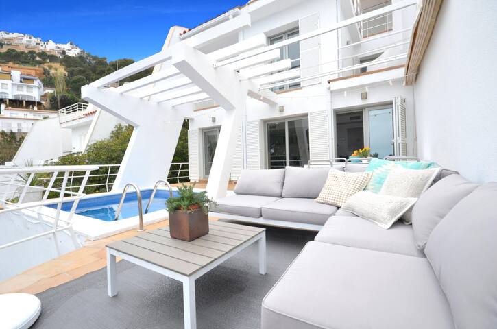 Holiday rental semidetached with swimming pool in