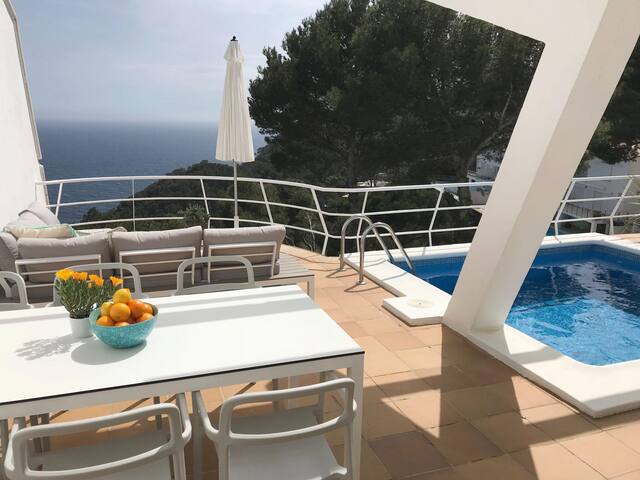 Holiday rental semidetached with swimming pool in gallery image 3