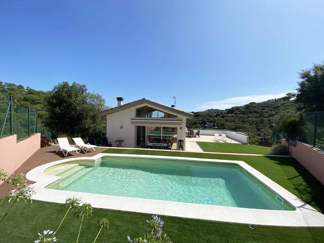 Holiday rental villa with swimming pool in Begur,