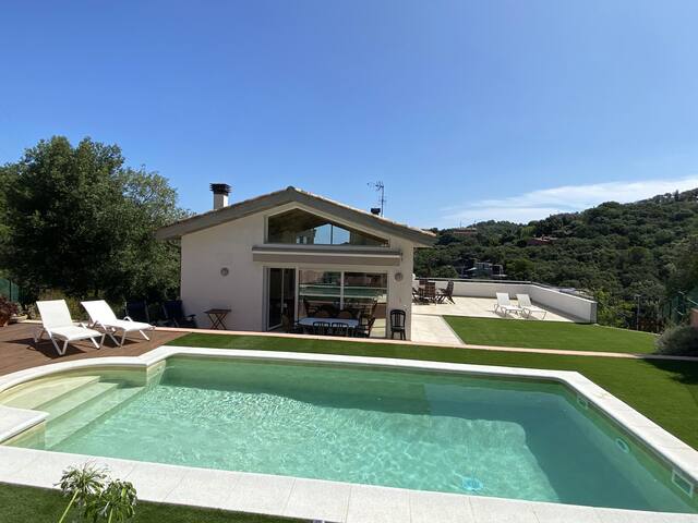 Holiday rental villa with swimming pool in Begur, gallery image 3