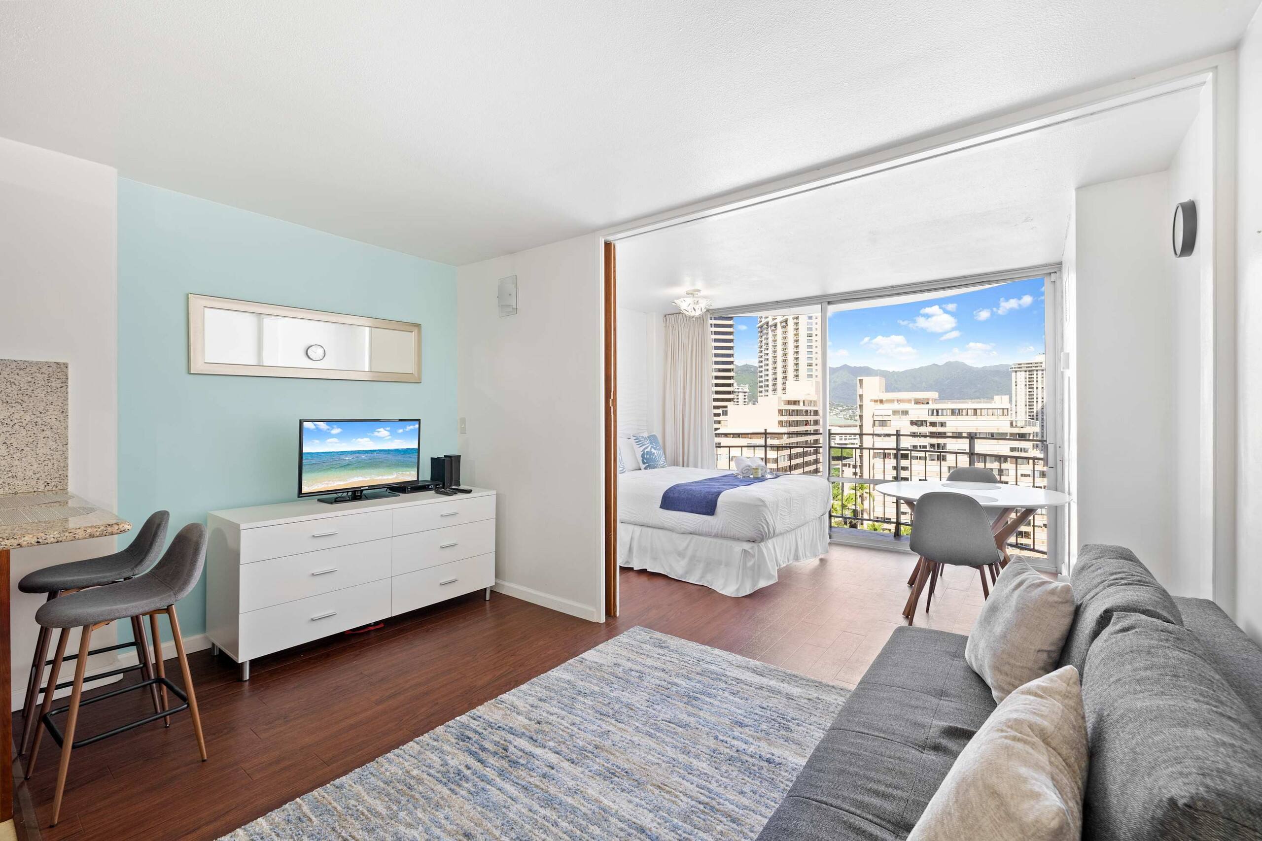 Waikiki City View Studio – Prime Spot Near Beach! - Image 2