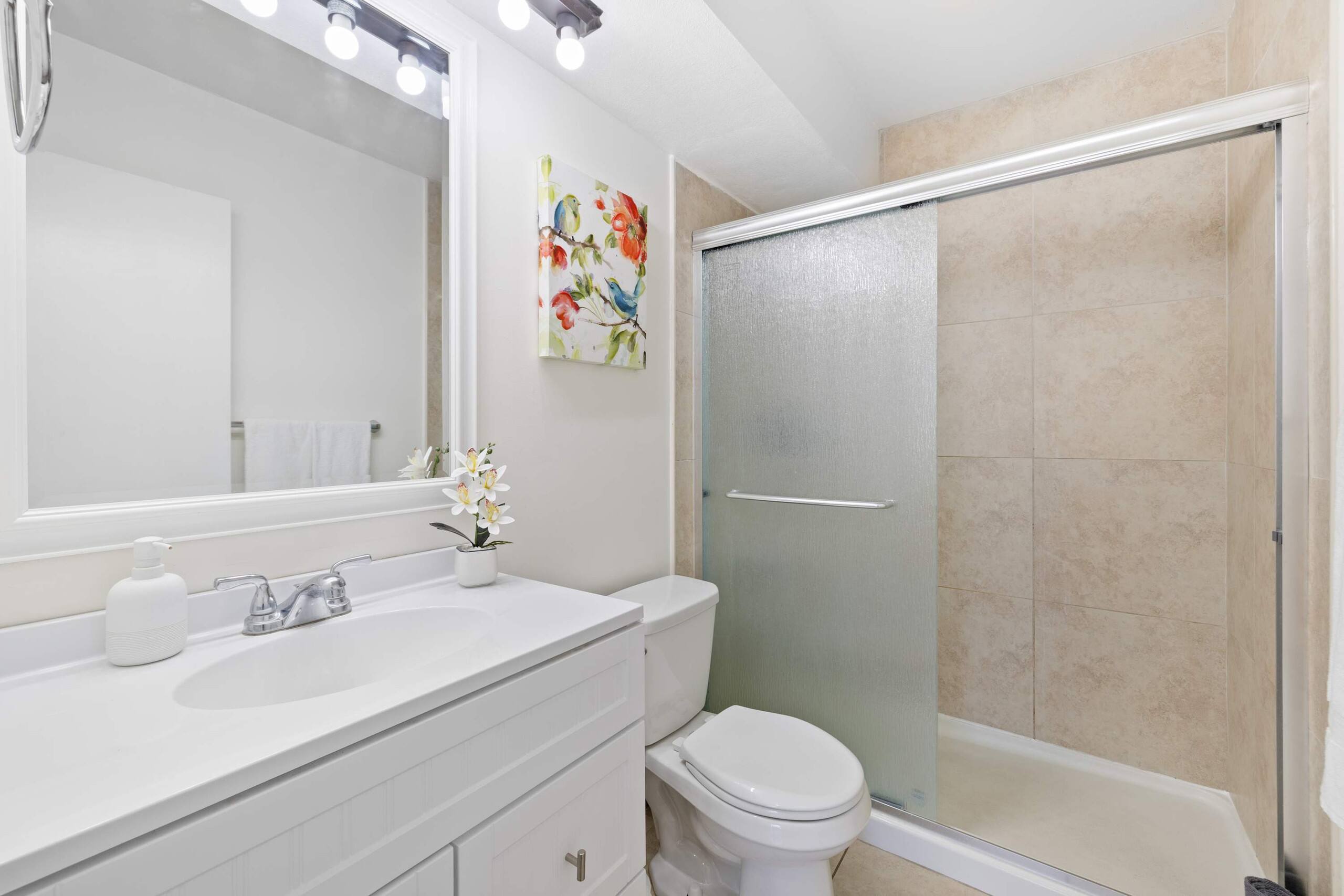 Waikiki City View Studio – Prime Spot Near Beach! - Image 3