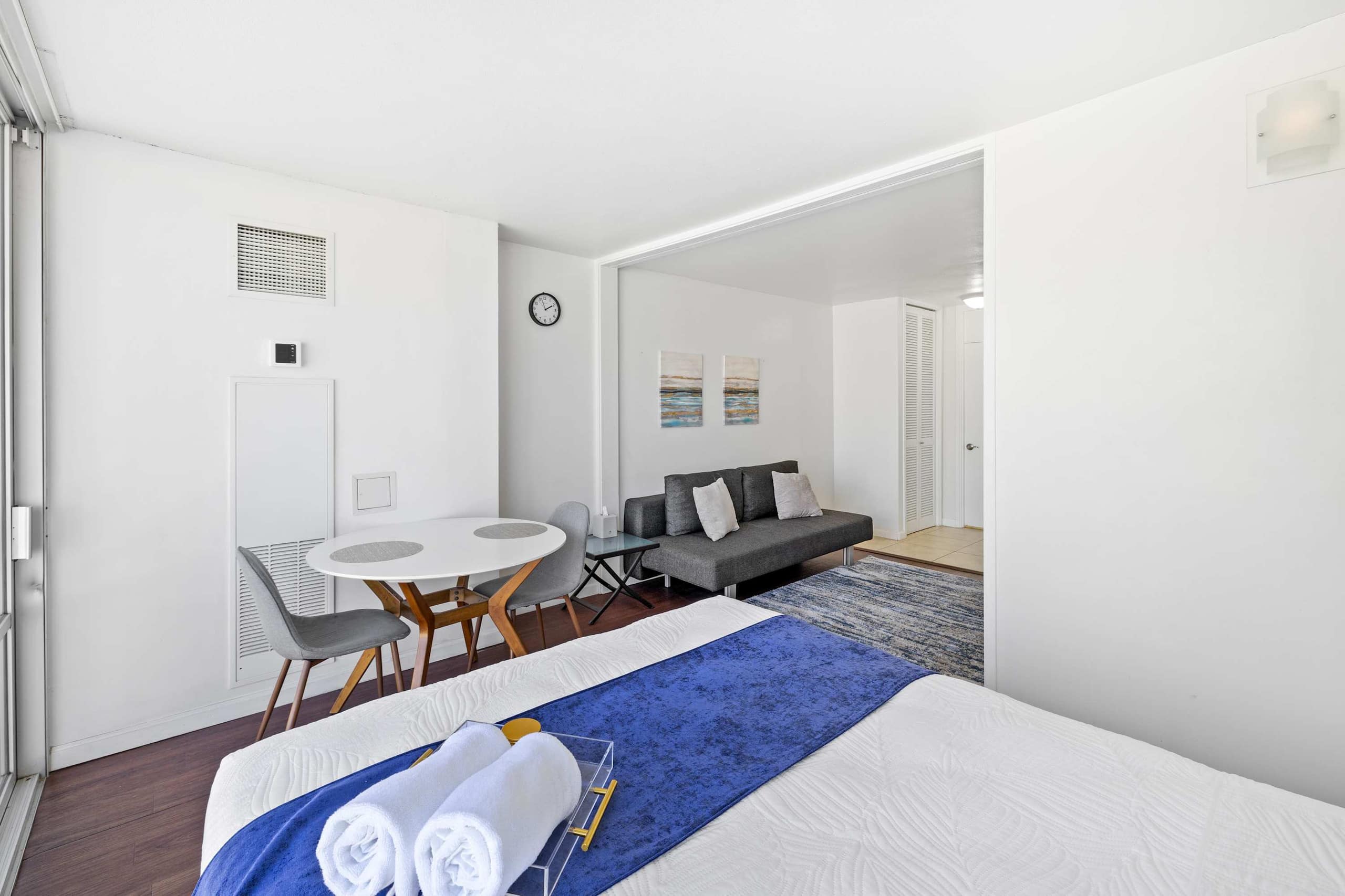 Waikiki City View Studio – Prime Spot Near Beach! - Image 9