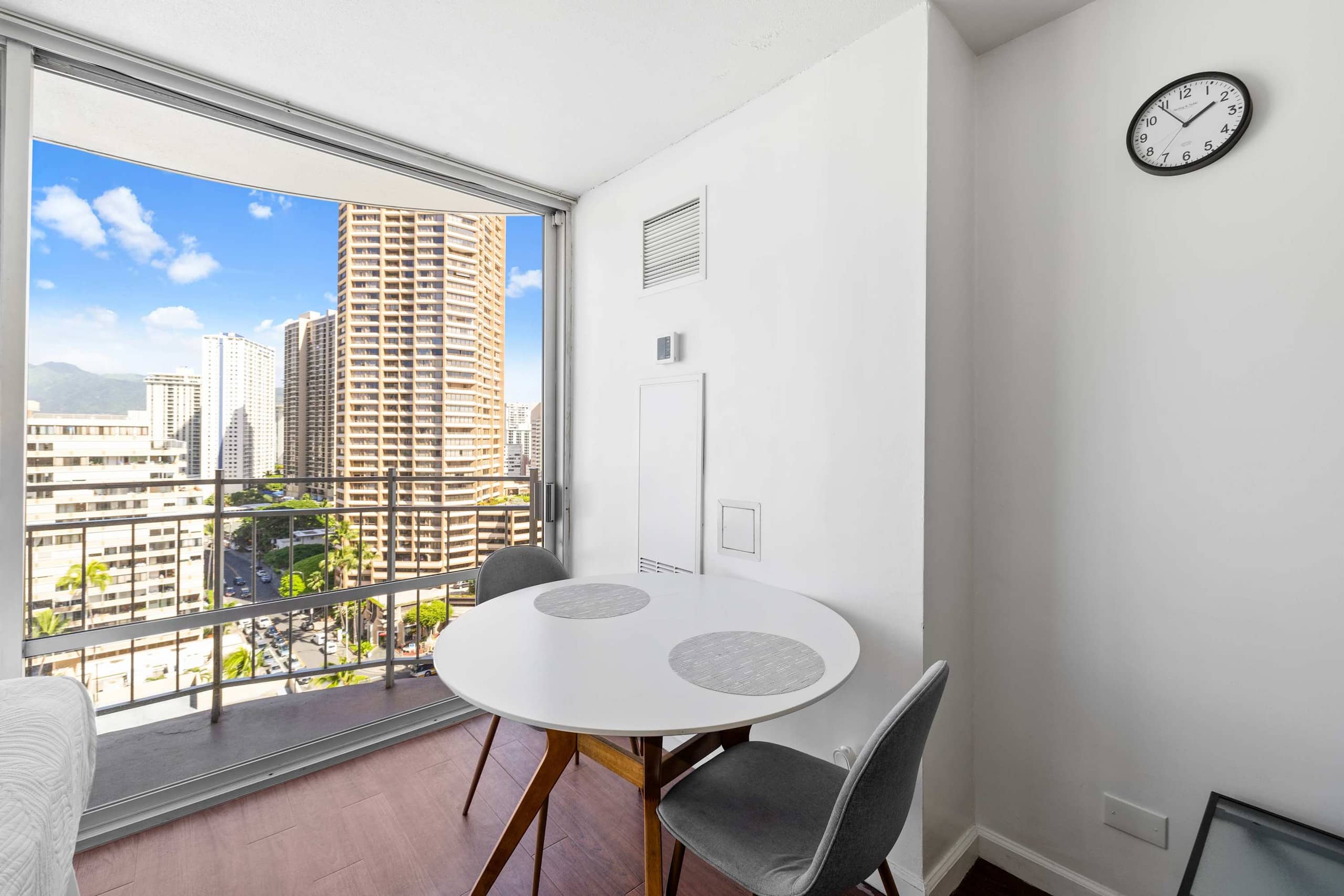 Waikiki City View Studio – Prime Spot Near Beach! - Image 7