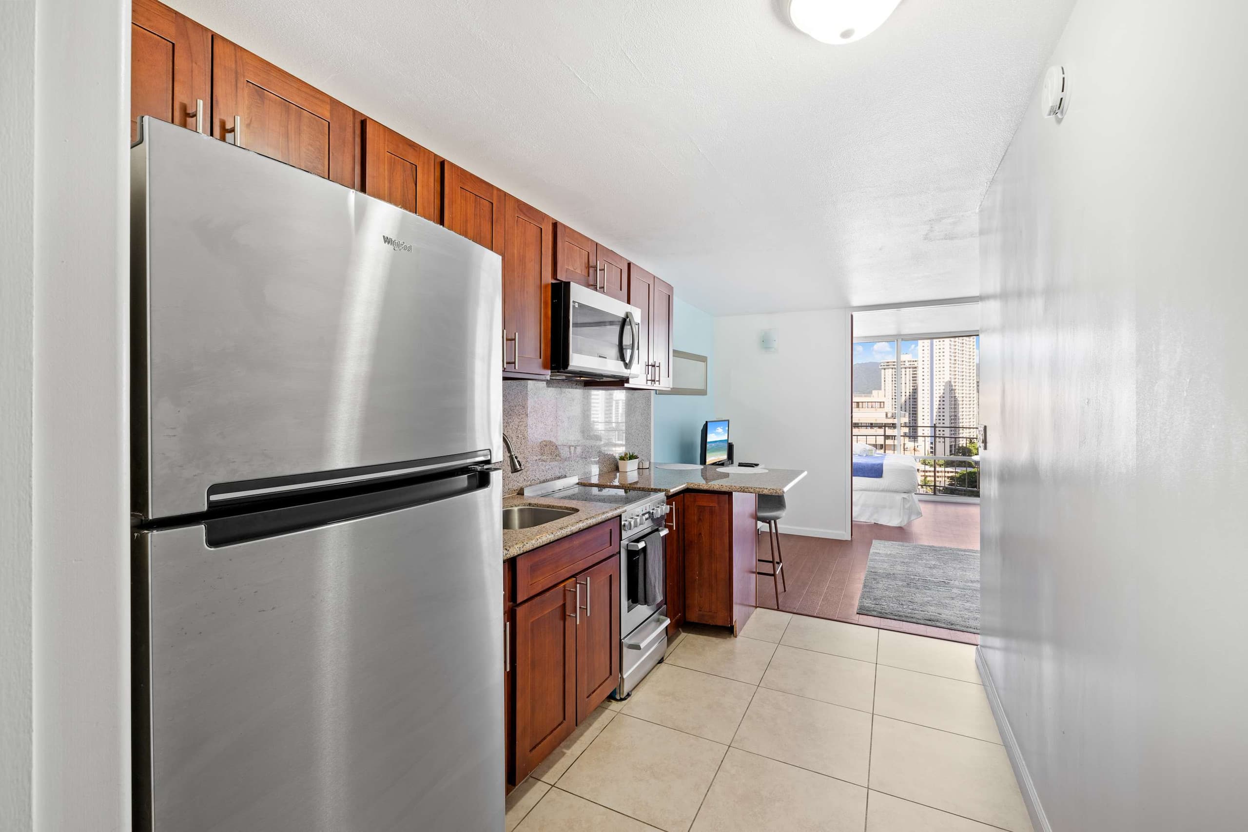 Waikiki City View Studio – Prime Spot Near Beach! - Image 14