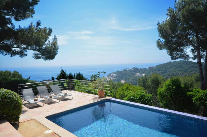 Holiday rental villa with swimming pool in Tamariu gallery image 4