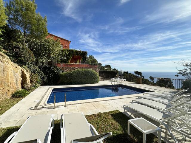 Holiday rental villa with swimming pool in Begur, gallery image 4