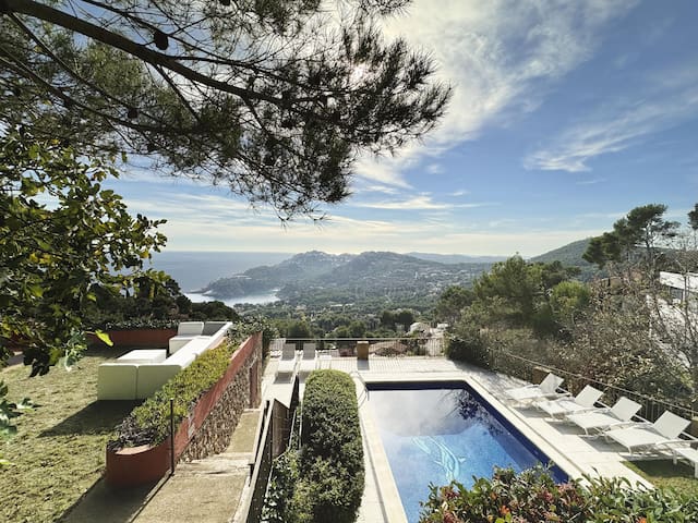 Holiday rental villa with swimming pool in Begur,