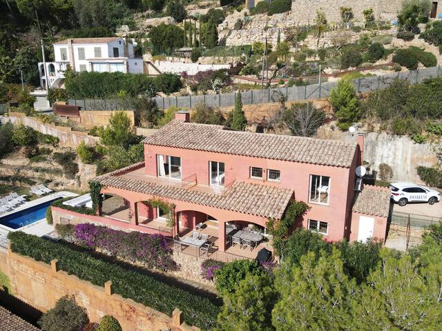 Holiday rental villa with swimming pool in Begur, gallery image 3