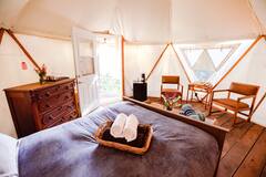 Sunset+Yurt+%E2%80%93+stunning+infinity+pool