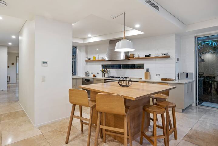 Luxurious Apartment on Noosa River gallery image 4