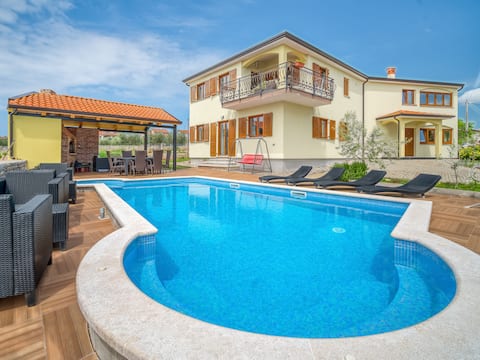 Popular Airbnb listing: Ulika by Interhome in Općina Tar Vabriga