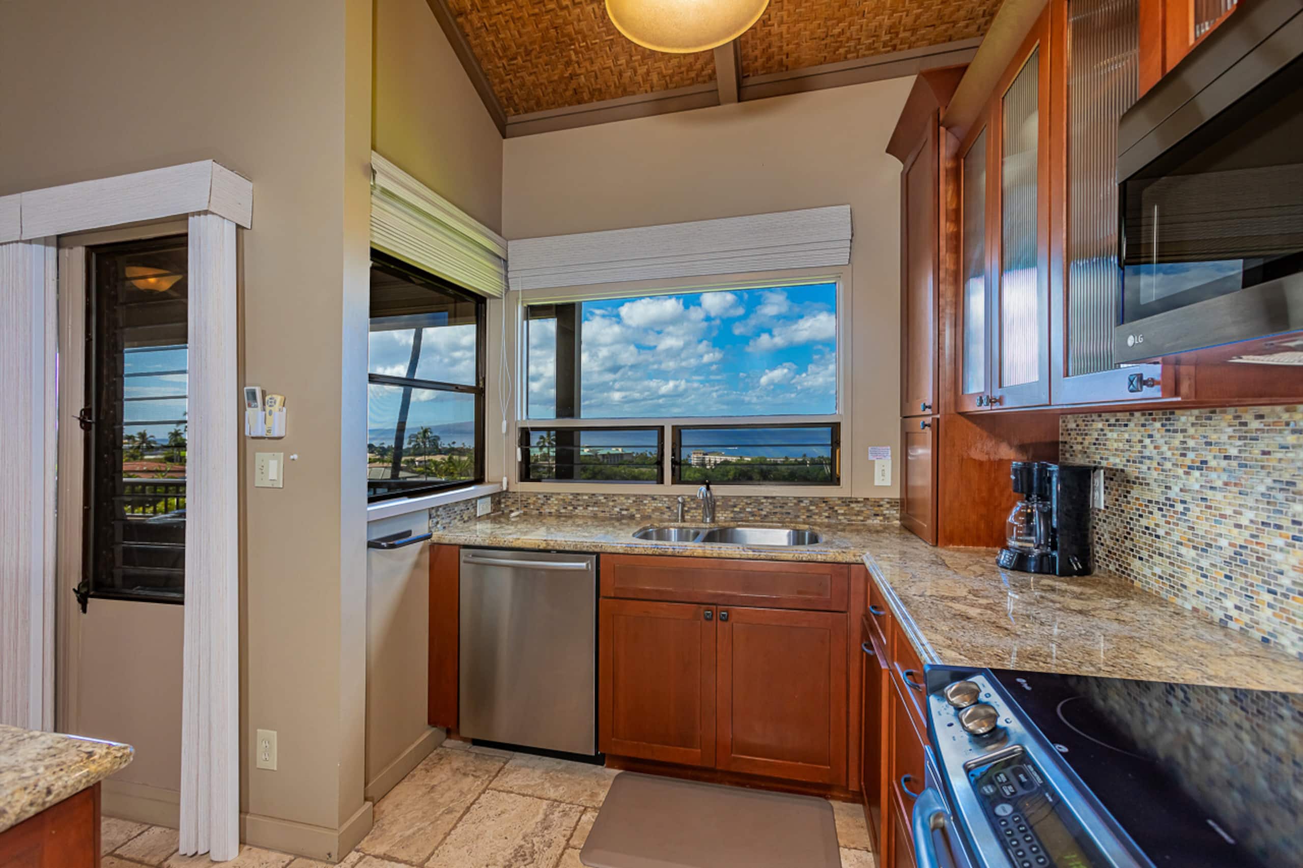 Condo in Kihei · ★4.92 · 2 bedrooms · 3 beds · 2 baths - Image 9