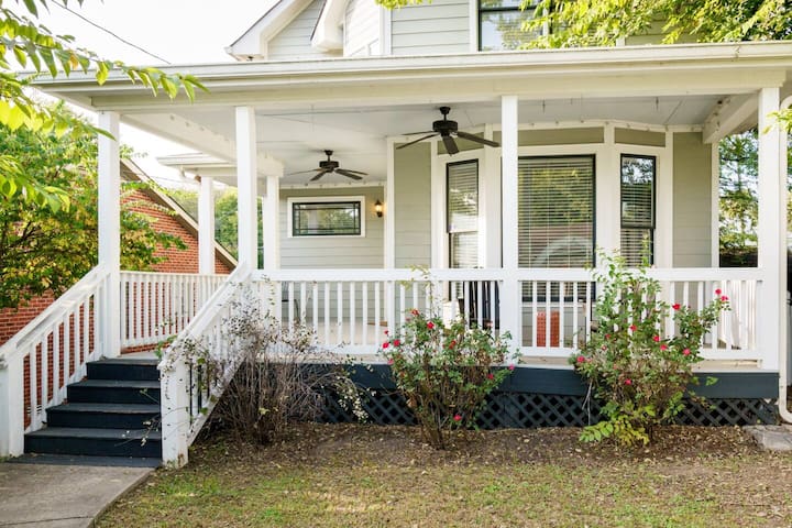 Southern Charm: Downtown, Walk to Farmers Market & gallery image 5