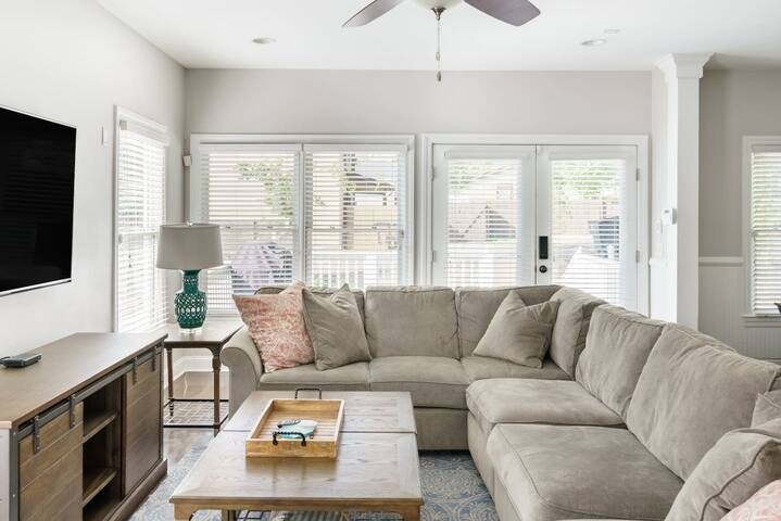 Southern Charm: Downtown, Walk to Farmers Market & gallery image 2