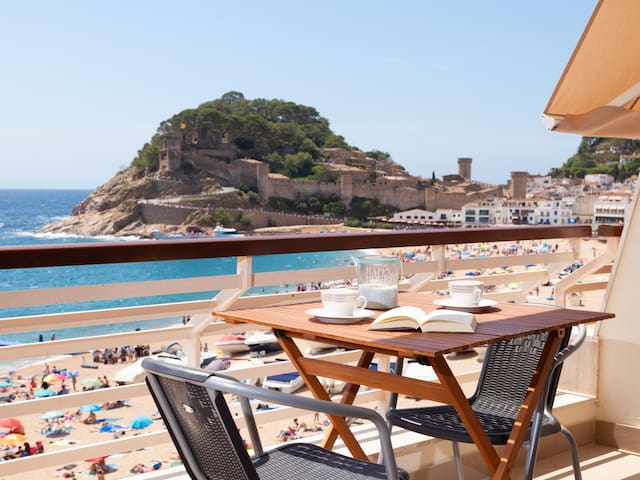 Apartment sea views on the beach