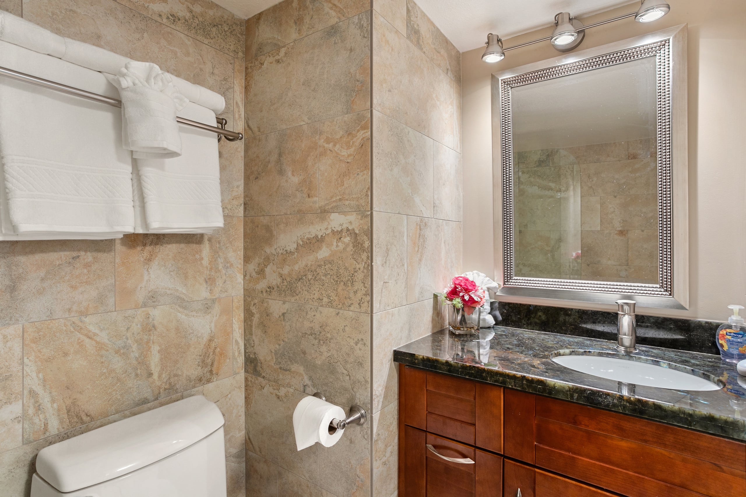 Condo in Lahaina · ★4.9 · 1 bedroom · 1 bed · 1 bath - Image 21