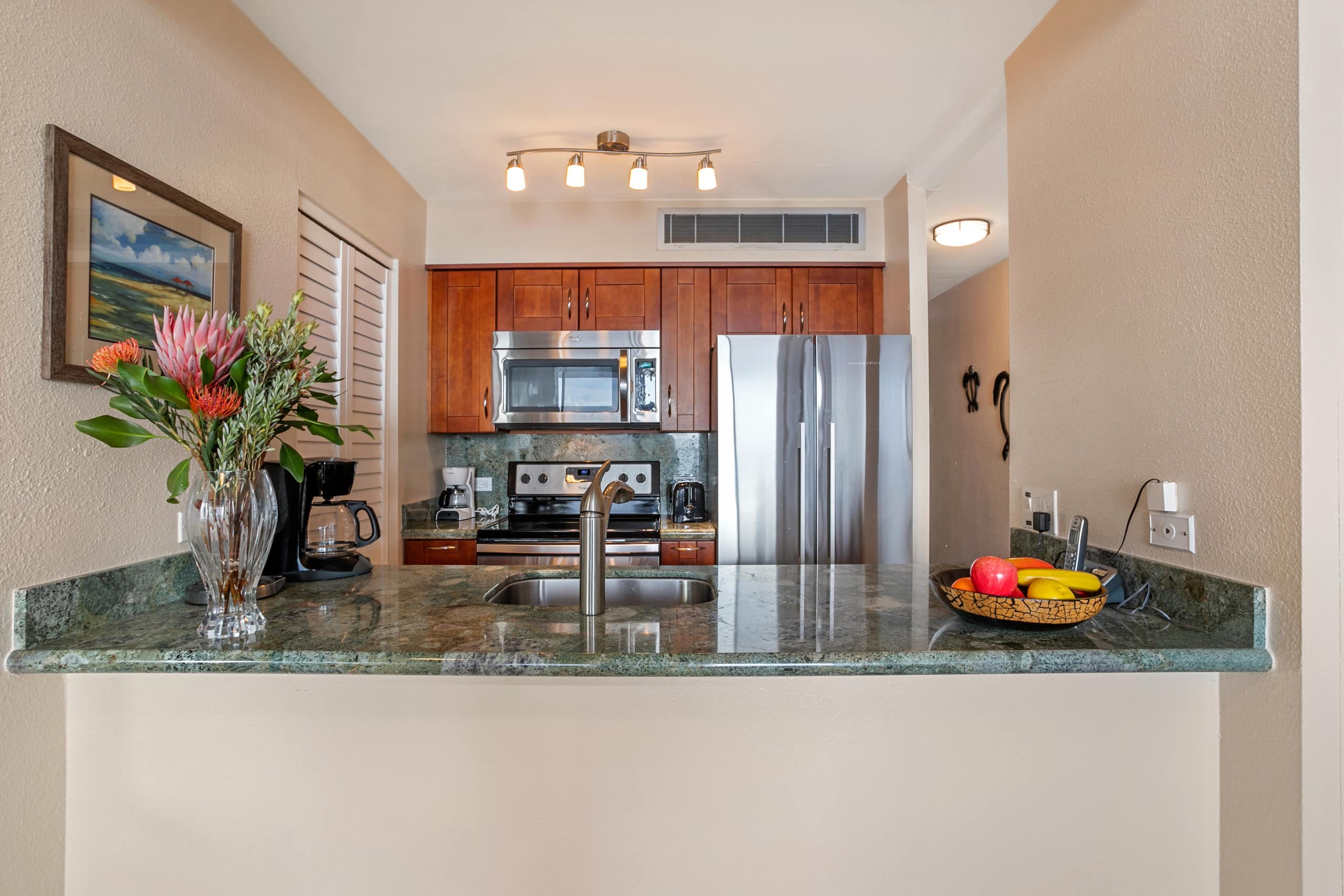 Condo in Lahaina · ★4.9 · 1 bedroom · 1 bed · 1 bath - Image 6