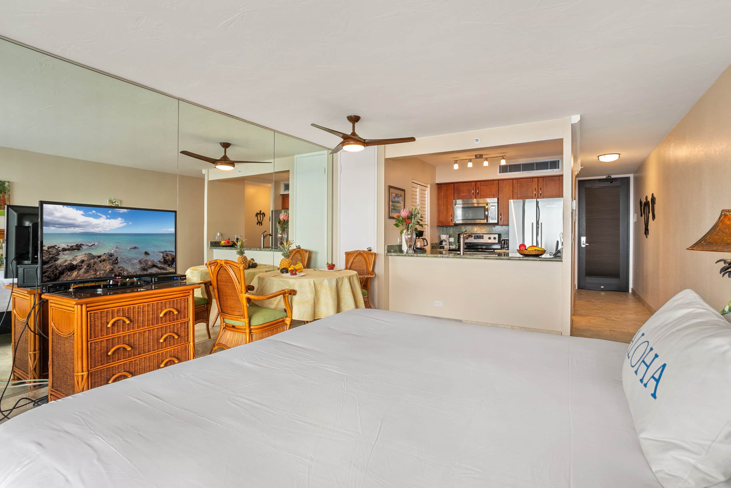 Condo in Lahaina · ★4.9 · 1 bedroom · 1 bed · 1 bath - Image 14