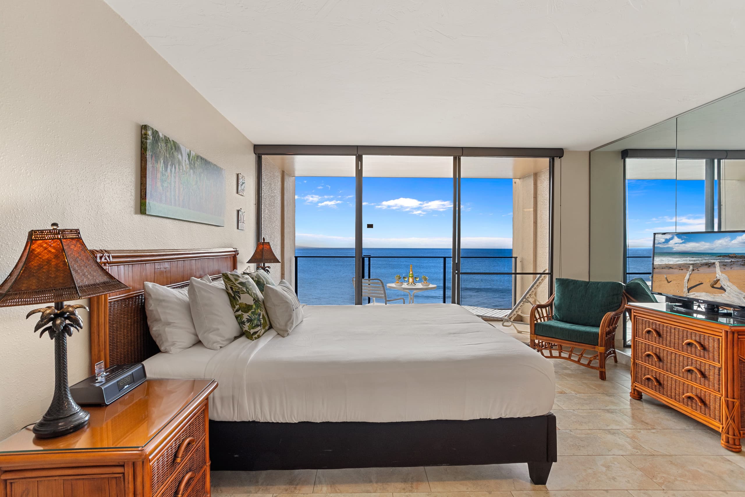 Condo in Lahaina · ★4.9 · 1 bedroom · 1 bed · 1 bath - Image 2