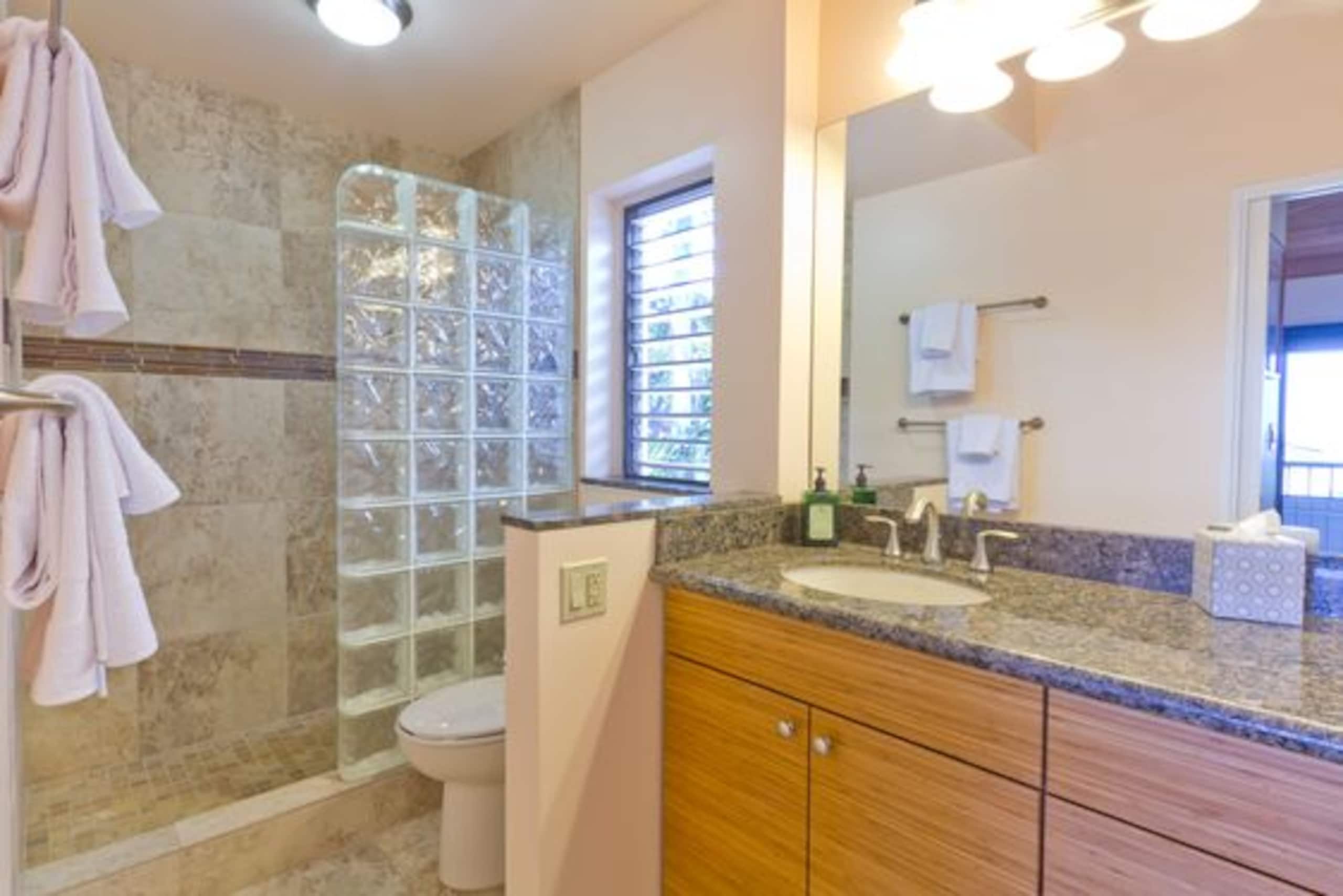 Condo in Kihei · ★4.96 · 1 bedroom · 1 bed · 2 baths - Image 34