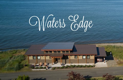 Waters Edge: 2BR Beautiful Beachfront Bungalow