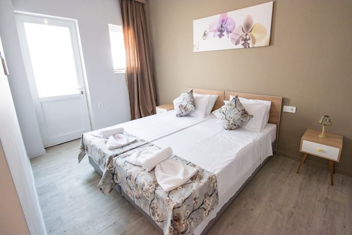 Удобна спална соба
