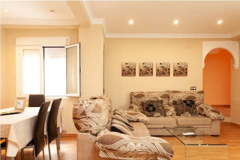 Airbnb con mejor rendimiento: Nice apartment next to the center for families / groups, 7 rooms en Las Chapas