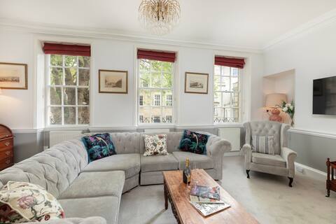 City Centre Georgian house-Roman Baths-2 min walk