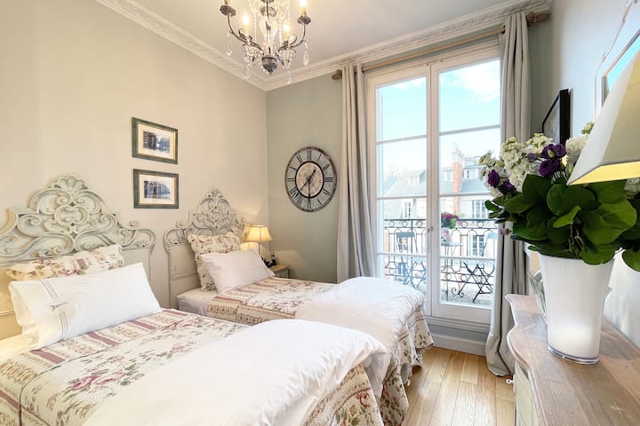 Chumba cha 3 cha kulala cha kupendeza kilicho na roshani.