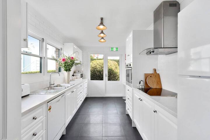 Hampden Manor—A Refined Battery Point Period Home gallery image 4