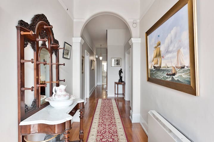 Hampden Manor—A Refined Battery Point Period Home