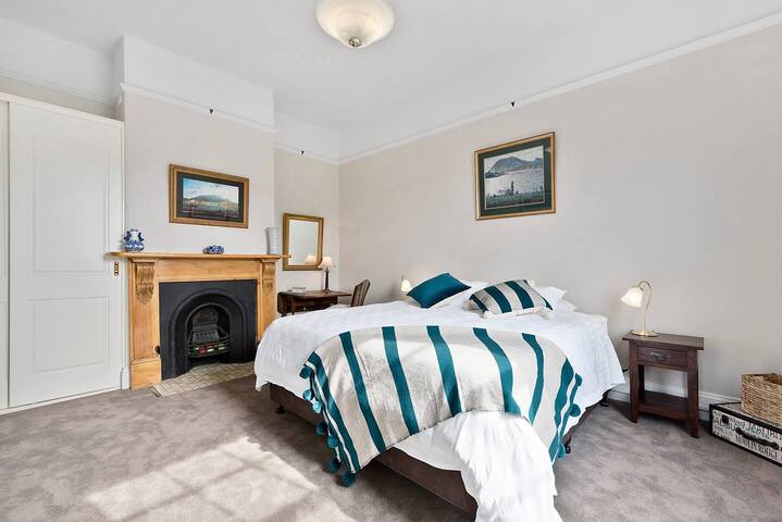 Hampden Manor—A Refined Battery Point Period Home gallery image 3