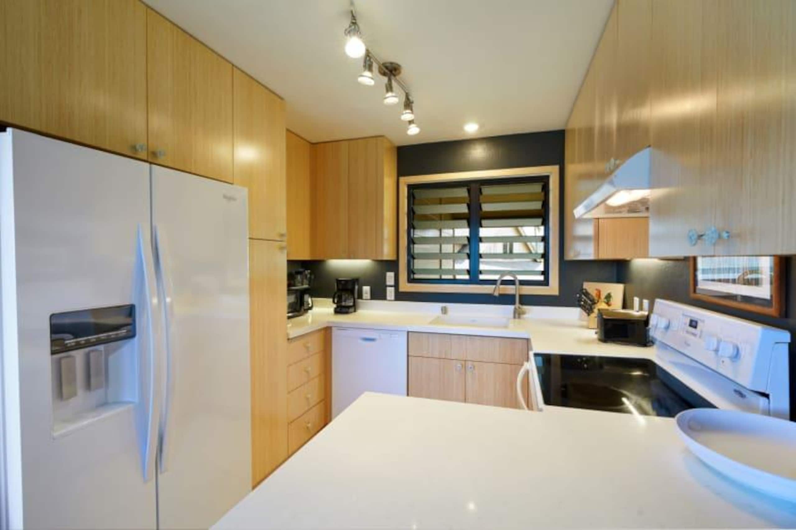 Pacific views, pool & lanai - sleeps 4 - Photo 10