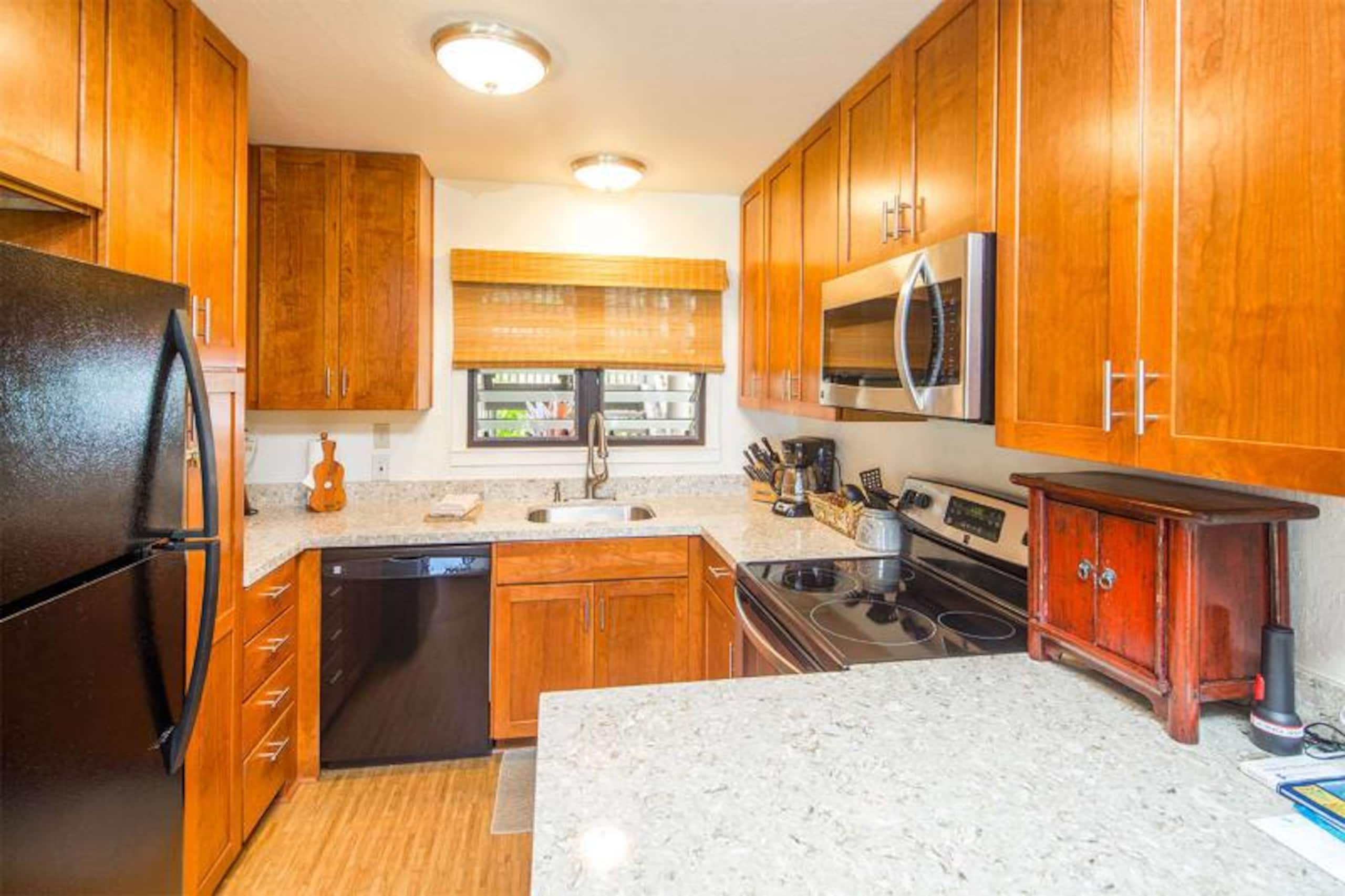 Waterfront condo w/ pool near Lydgate Beach - Photo 4