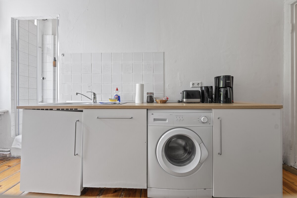 Popular Airbnb listing: primeflats -Apartment Schillerpark2 Berlin-Wedding in Wedding