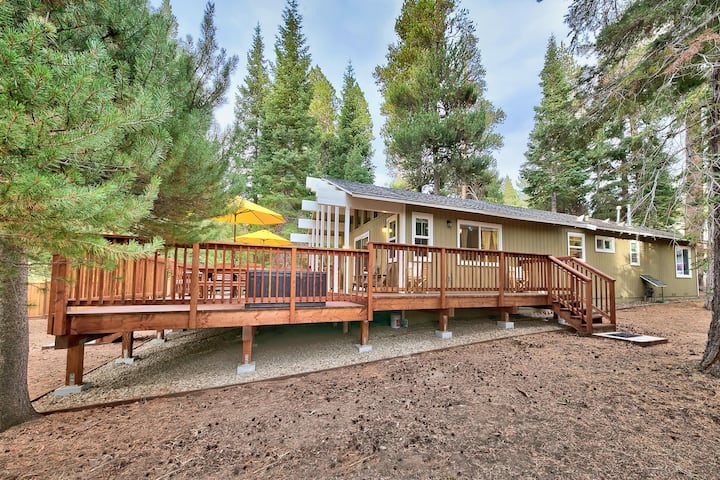 Snowy Owl Cabin Easy Access, 3 Bedrooms, Hot Tub - Fallen Leaf Lake, CA