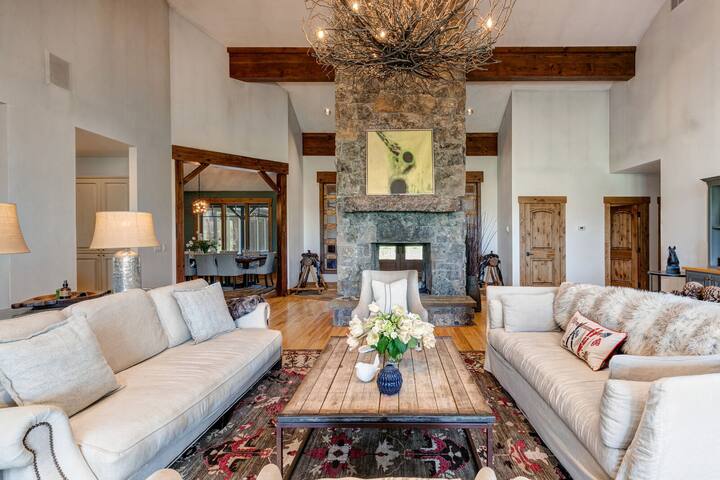 Abode Luxury Rentals managed Airbnb listing 1