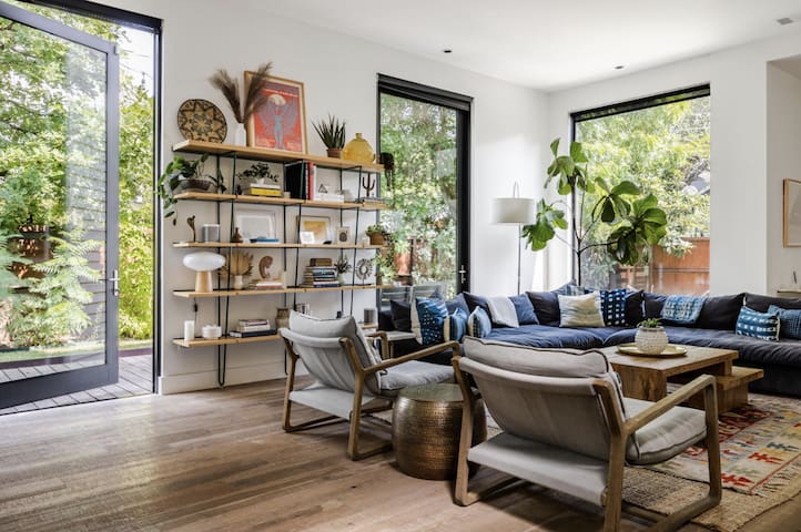 Modern Farmhouse + Walk to SOCO – Marfa Modern!