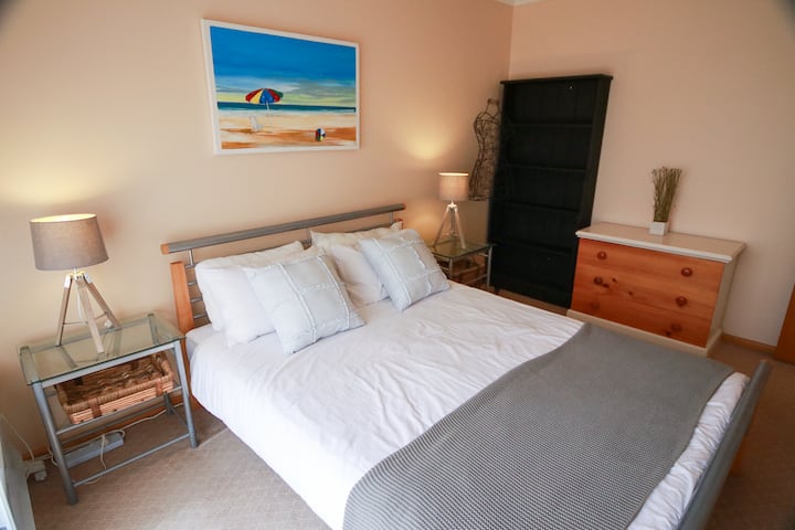 Възможност за наемане или използване на спално бельо и кърпи, което позволява на гостите да персонализират престоя си според предпочитанията или бюджета си.