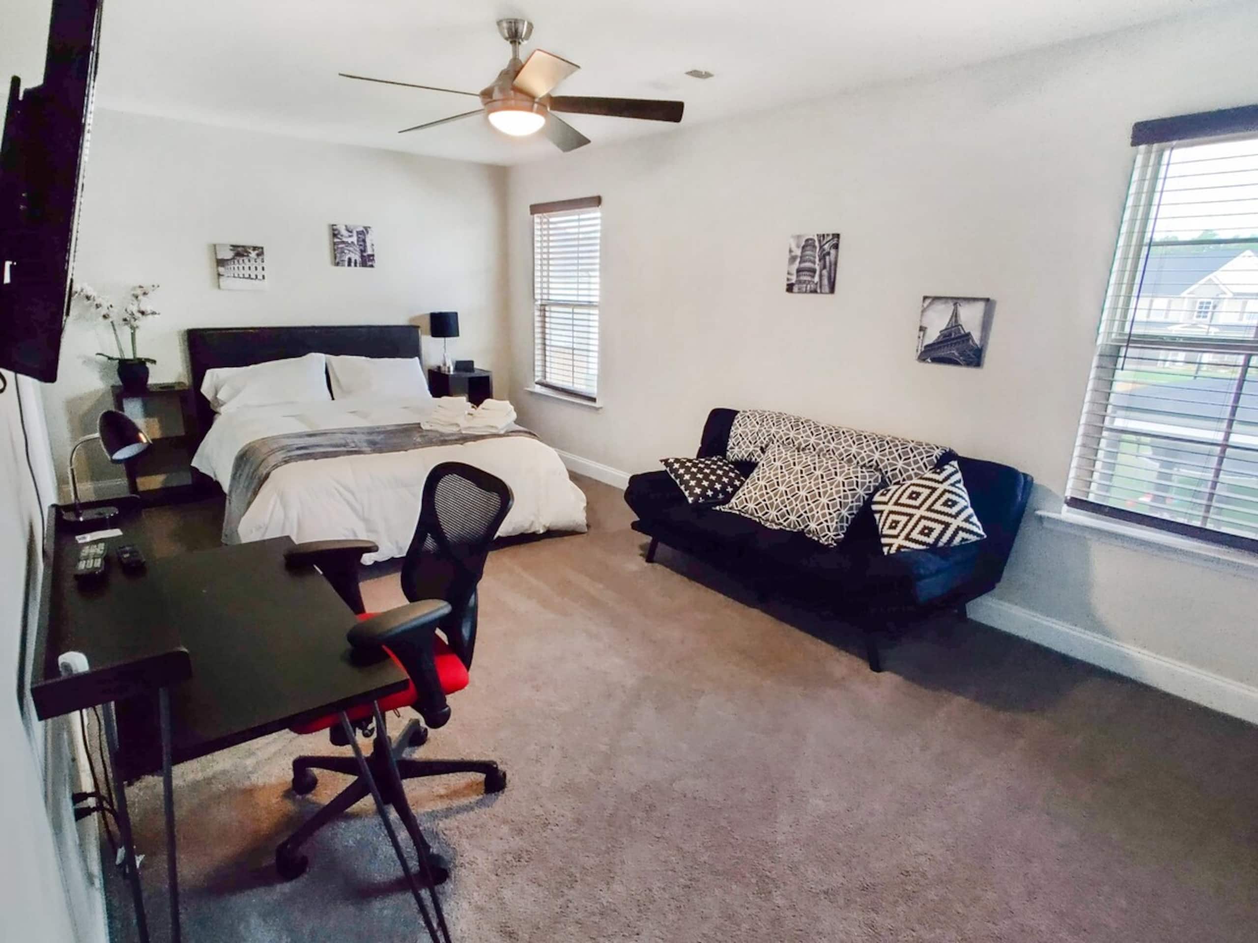 Royal Queen Suite - Quiet, Modern, Chic - Photo 2