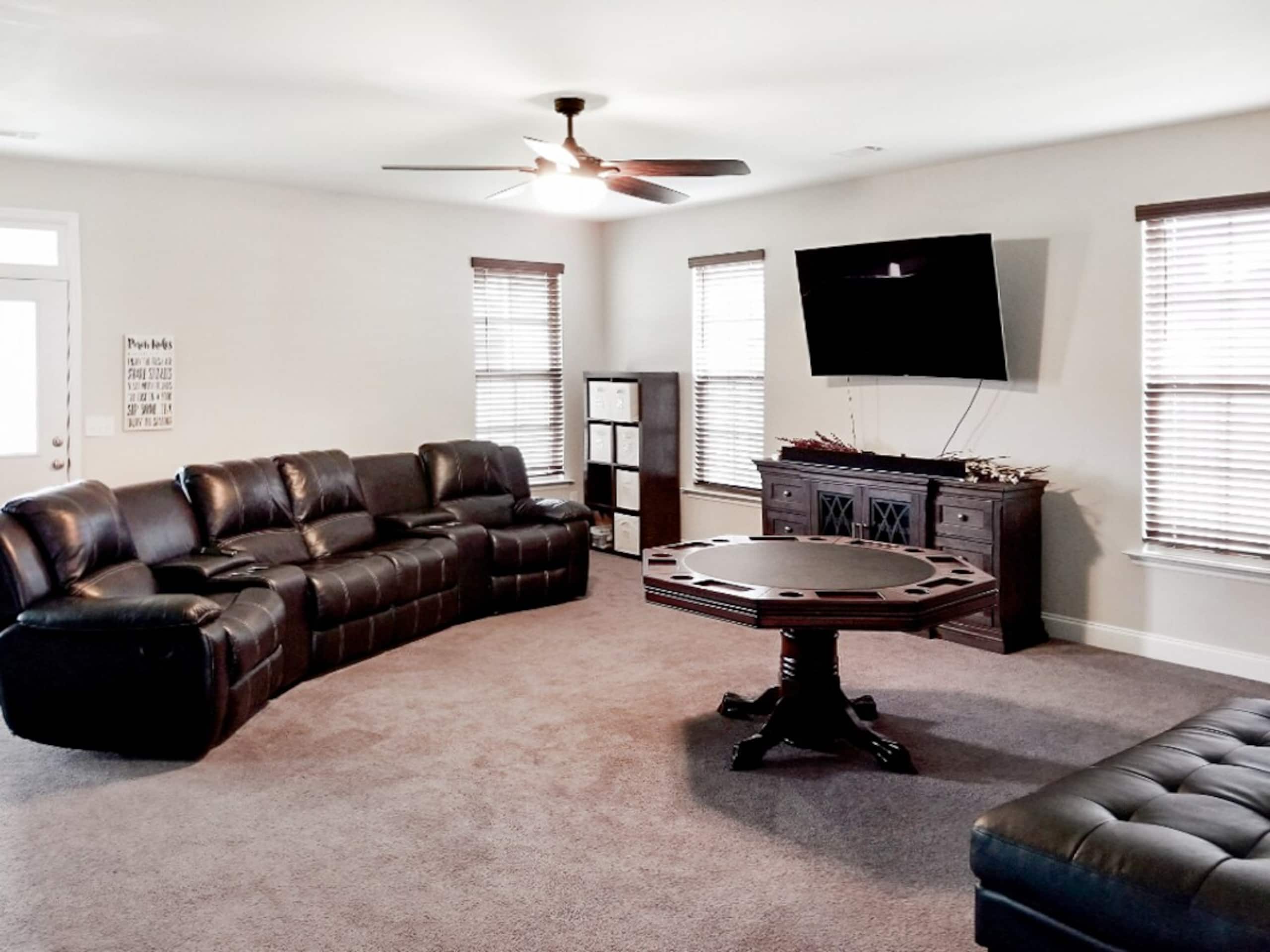 Royal Queen Suite - Quiet, Modern, Chic - Photo 6