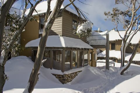 Top Airbnb: Sun Apartments in Hotham Heights