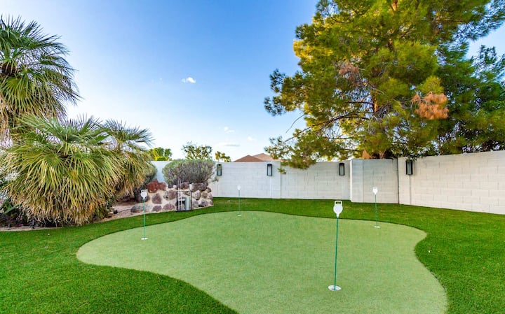 6 BR/5 BA Resort w/Pickleball court & Pool