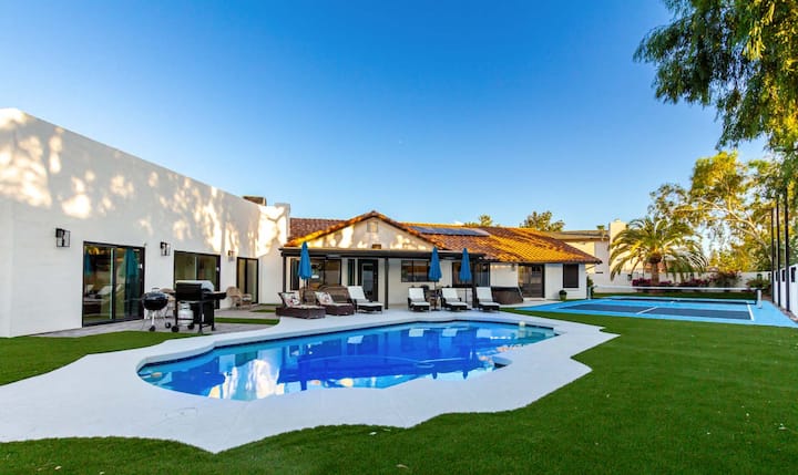 6 BR/5 BA Resort w/Pickleball court & Pool