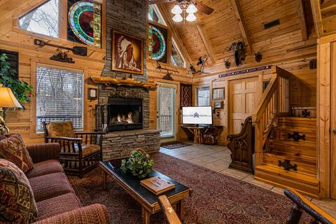 Real Cabin, HotTub, Loft, GameTable,Near Big Cedar