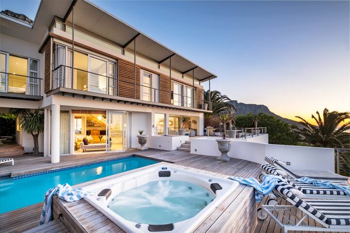 Immaculate Camps Bay Villa w Jacuzzi, Views and Po